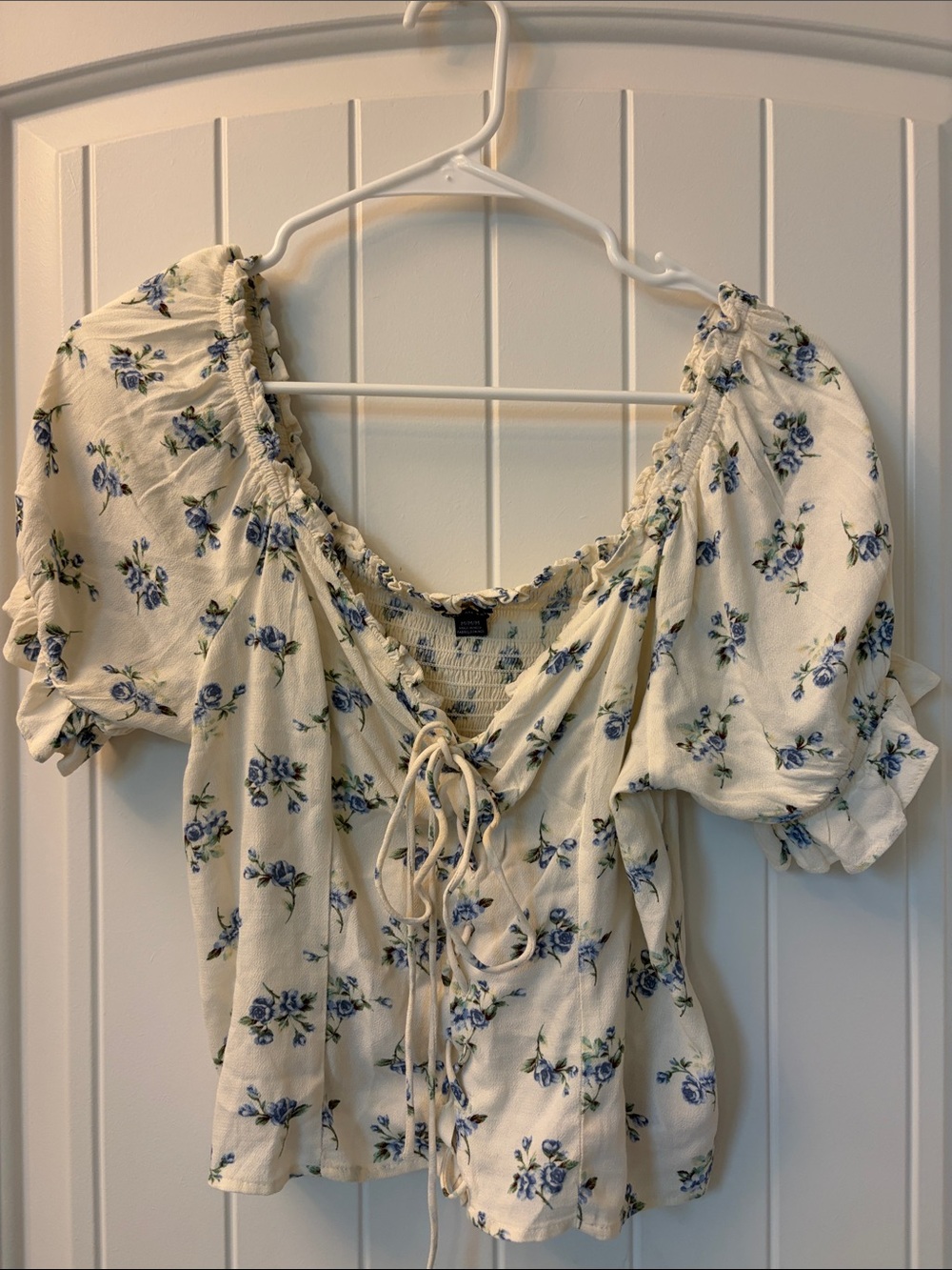 American Eagle Outfitters Cream Floral Lace-Up Puff Sleeve Top